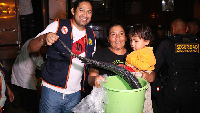 Familias de San José se benefician con el reparto de pescado