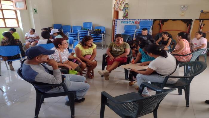 La actividad se realizó en el auditorio de la I.E 10050, donde se congregaron más de 100 participantes, entre niños, niñas, adolescentes y padres de familia.