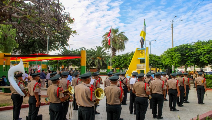 Con esta actividad, la comuna recana y la Policía Nacional reafirmaron su respeto y su amor por la patria, y su voluntad de seguir trabajando por el desarrollo y la paz de Reque y de la región.