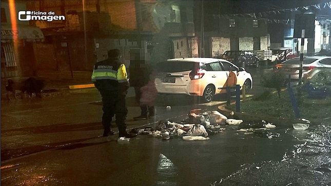 Sereno actúa en recuperación de las vías públicas contra vecinos que arrojaban la basura por doquier.  