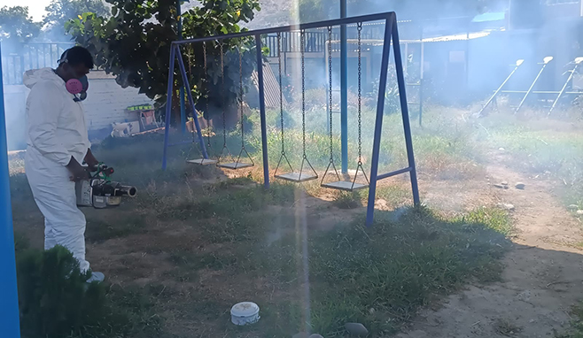 Municipalidad de Aucallama continúa jornadas de desinfección y fumigación en Instituciones Educativas.