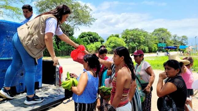 Comité de Damas del GORE beneficia a familias de la sierra piurana con pescado y plátano