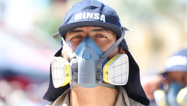 Ministro César Vásquez supervisó las acciones de prevención y control del dengue casa por casa en Tumbes