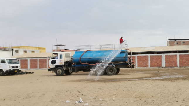 Municipalidad realiza nivelación de cancha en avenida El Niño