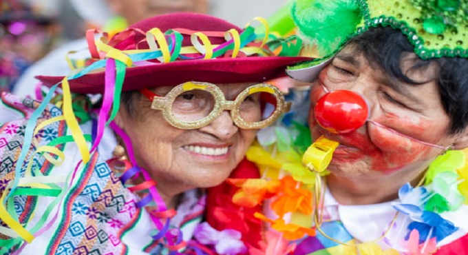 EsSalud: adultos mayores clausuran Talleres de Verano 2024 al ritmo de tradicional yunza y carnavales