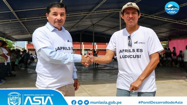 El alcalde del distrito de Asia, Isaías Alcántara Malásquez, participó de la ceremonia de clausura de los talleres de "Aprils es Lúdicos", llevado a cabo en la institución educativa Nº20123 Capilla de Asia.
Ante ello, el burgomaestre destacó el apoyo de la empresa privada "Aprils", a favor de la educación de nuestros niños y jóvenes de nuestro distrito.
#MunicipalidadDistritalDeAsia
#PorelDesarrollodeAsia
#IsaiasAlcantaraAlcaldedeAsia