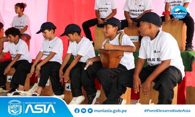 El alcalde del distrito de Asia, Isaías Alcántara Malásquez, participó de la ceremonia de clausura de los talleres de "Aprils es Lúdicos", llevado a cabo en la institución educativa Nº20123 Capilla de Asia.
Ante ello, el burgomaestre destacó el apoyo de la empresa privada "Aprils", a favor de la educación de nuestros niños y jóvenes de nuestro distrito.
#MunicipalidadDistritalDeAsia
#PorelDesarrollodeAsia
#IsaiasAlcantaraAlcaldedeAsia