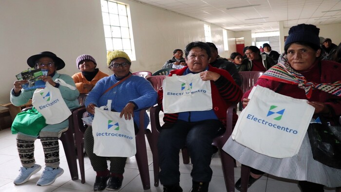 Pobladores de la Quinua fueron capacitados en la prevención de riesgos eléctricos y el ahorro de la energía