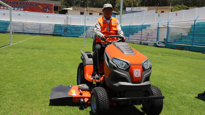 Adquirieron un tractor corta césped