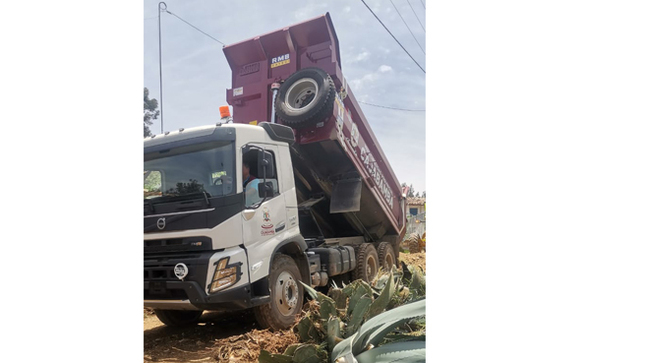 Mas de 2000 metros de afirmado en Churgapamba