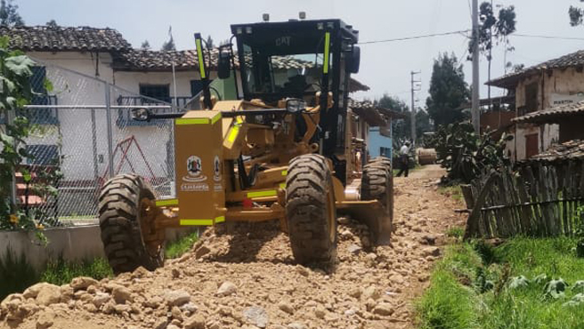 Mas de 2000 metros de afirmado en Churgapamba