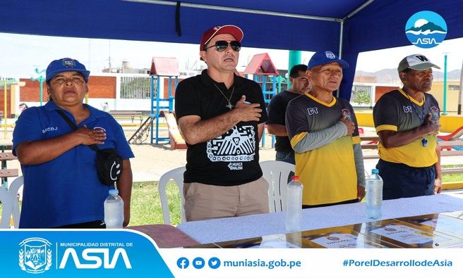 Los Talleres de Verano de Vóley, Fútbol, Boxeo y Ajedrez de Vacaciones Divertidas que brindó la Municipalidad Distrital de Asia, fueron clausurados por el alcalde de nuestro distrito, Isaias Alcántara Malásquez. La ceremonia se realizó en el complejo deportivo del Anexo Santa Cruz de Asia.
En donde participaron cientos de niños, quienes mostraron todo lo aprendido durante sus semanas de aprendizaje.
Cabe resaltar que los Talleres de Verano iniciaron sus clases el 16 de enero al 27 de febrero, en los distintos anexos, donde se albergó cientos de niños y jóvenes del distrito.
#MunicipalidadDistritalDeAsia
#PorelDesarrollodeAsia
#IsaiasAlcantaraAlcaldedeAsia