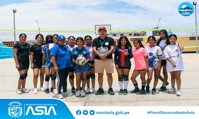 Los Talleres de Verano de Vóley, Fútbol, Boxeo y Ajedrez de Vacaciones Divertidas que brindó la Municipalidad Distrital de Asia, fueron clausurados por el alcalde de nuestro distrito, Isaias Alcántara Malásquez. La ceremonia se realizó en el complejo deportivo del Anexo Santa Cruz de Asia.
En donde participaron cientos de niños, quienes mostraron todo lo aprendido durante sus semanas de aprendizaje.
Cabe resaltar que los Talleres de Verano iniciaron sus clases el 16 de enero al 27 de febrero, en los distintos anexos, donde se albergó cientos de niños y jóvenes del distrito.
#MunicipalidadDistritalDeAsia
#PorelDesarrollodeAsia
#IsaiasAlcantaraAlcaldedeAsia
