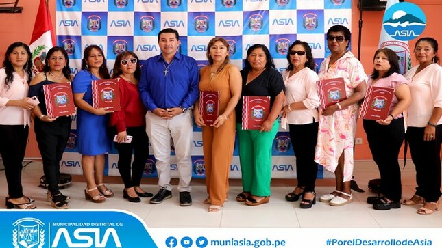 En una ceremonia protocolar el alcalde distrital de Asia, Isaias Alcántara Malásquez, tomó juramento a las integrantes del Comité de Damas del distrito de Asia, presidida por la Primera Dama Sra. Marlene Arias Aburto, quien viene trabajando  a favor del desarrollo de todas las mujeres asianas.
En su discurso el burgomaestre expresó: “Agradezco al grupo de mujeres que vienen trabajando con responsabilidad social en beneficios de todas las familias de nuestros hermanos de Asia”. 
“Es para mi grato tomar el cargo como Presidenta del Comité de Damas, donde reafirmo mi compromiso de trabajar por la niñez, las mujeres y adultos mayores que más lo necesitan”, manifestó Marlene Arias Aburto, presidenta del Comité de Damas.