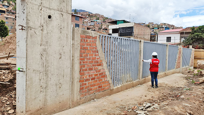 La Contraloría General de la República advierte deficiencias en la construcción del parque San Pedro que tiene una inversión que supera los S/ 6.2 millones. Se hallaron deficiencias en el proceso de construcción del cerco perimétrico, en los servicios higiénicos y las rampas de acceso. Estos hechos ponen en riesgo la calidad de la obra y un potencial perjuicio en contra de la Municipalidad Provincial de Huánuco.