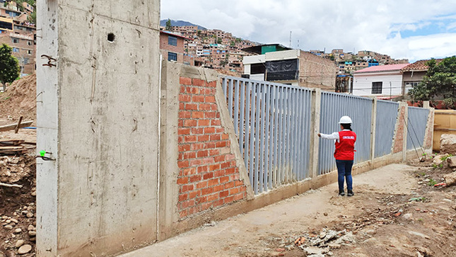 La Contraloría General de la República advierte deficiencias en la construcción del parque San Pedro que tiene una inversión que supera los S/ 6.2 millones. Se hallaron deficiencias en el proceso de construcción del cerco perimétrico, en los servicios higiénicos y las rampas de acceso. Estos hechos ponen en riesgo la calidad de la obra y un potencial perjuicio en contra de la Municipalidad Provincial de Huánuco. 