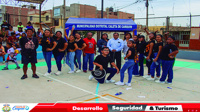 Con gran acogida se realizó la clausura de las Escuelas Deportivas y Talleres Culturales Verano 2024, promovido por la gestión del alcalde Hugo Bedón Vega, a través de la Subgerencia de Desarrollo Social, de la Municipalidad Distrital Caleta de Carquín.

La clausura deportiva se desarrolló en la losa deportiva 27 de Octubre, con la demostración de las escuelas deportivas y talleres culturales de fútbol, vóley, oratoria, danza y marinera, donde cada niño y adolescente demostraron sus habilidades aprendidas en las prácticas de verano.

En su alocución, el alcalde Hugo Bedón, destacó la importancia de seguir apoyando en programas educativos para garantizar un futuro próspero de los niños, niñas, adolescentes y jóvenes del distrito Caleta de Carquín. Así mismo, indicó que estos programas se extenderán a lo largo del año, durante los fines de semana. 

El evento también contó con la presencia de los regidores Eveline Ramos López, Rubén Reyes Meléndez y Rogelia Lartiga Arévalo. Además, del gerente municipal Ing. Ananías Durán Huamán, la subgerenta de Desarrollo Social, Anyollina Paredes.

Caleta de Carquín, 01 de marzo de 2024.

Unidad de Relaciones Publica e Imagen Institucional. 