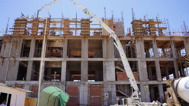 La Contraloría General, en el marco de un servicio de control concurrente, detectó deficiencias en la  construcción del renovado Centro de Salud de Samegua. Esto afectaría la vida útil de la obra y provocaría mayores recursos públicos por su reparación. 