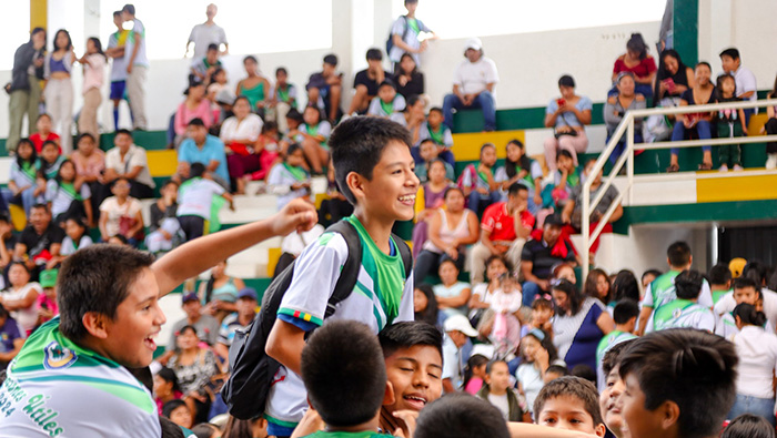 Más de 2 mil niños disfrutan de la clausura vacacional