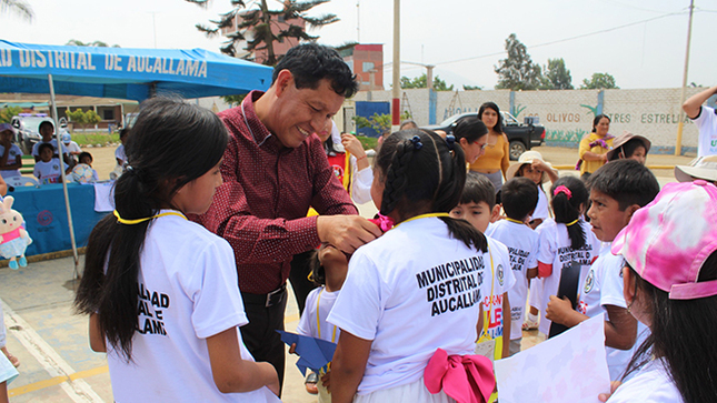Alcalde de Aucallama realiza espectacular clausura de "Vacaciones Útiles 2024"