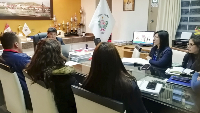 Imagen de los integrantes de la reunión en las oficinas de la UGEL Sánchez Carrión