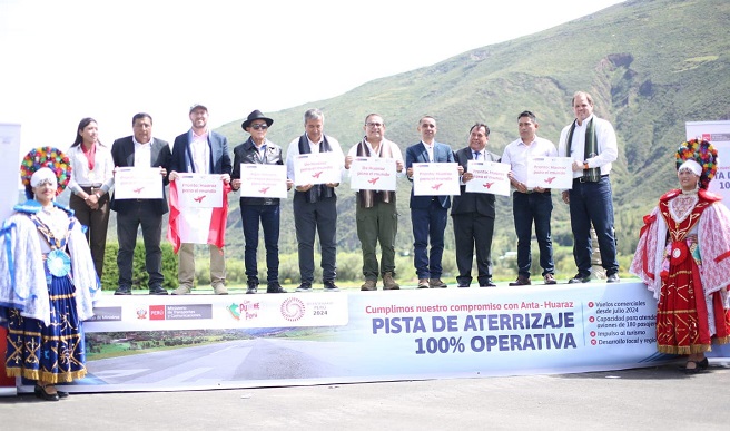 Imagen de inauguración del aeropuerto de Anta