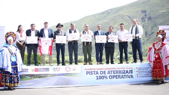 Imagen de inauguración del aeropuerto de Anta