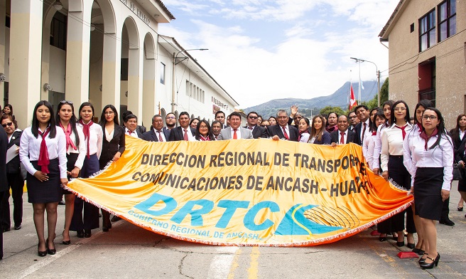 Imagen del personal de la DRTC en el desfile por el Aniversario 203 de la Región Áncash