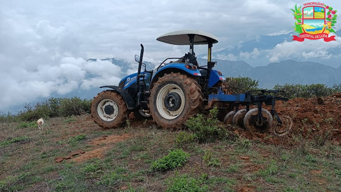 El tractor de marca New Holland