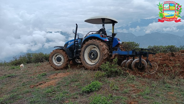 El tractor de marca New Holland