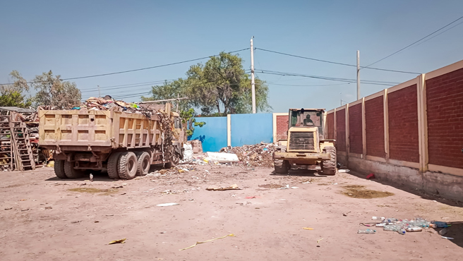 " Trabajos de Limpieza en el depósito Municipal con maquinaria pesada"