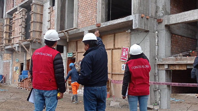 La Contraloría General alertó trabajos inconclusos y deficientes en la construcción de la obra de mejoramiento y ampliación de la prestación del servicio educativo de la Institución Educativa N° 31 Nuestra Señora del Carmen, en el distrito de Yanacancha. El proyecto a cargo del Gobierno Regional de Pasco supera tiene una inversión de S/ 28 millones.