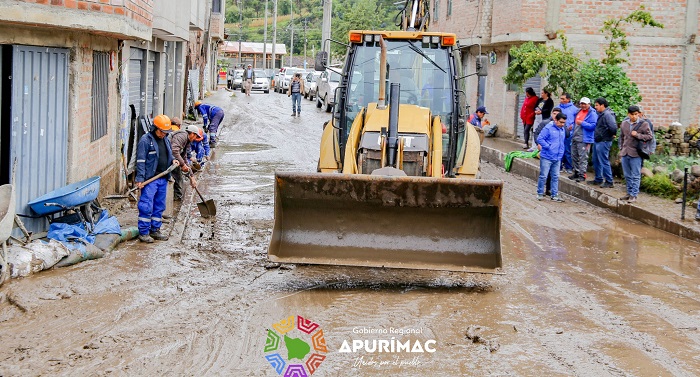 Gobernador regional Percy Godoy toma acciones inmediatas ante emergencia por desborde del río Chumbao en Andahuaylas