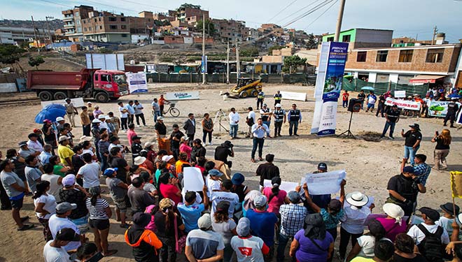 A la actividad acudieron vecinos de más de 10 asociaciones de viviendas del distrito