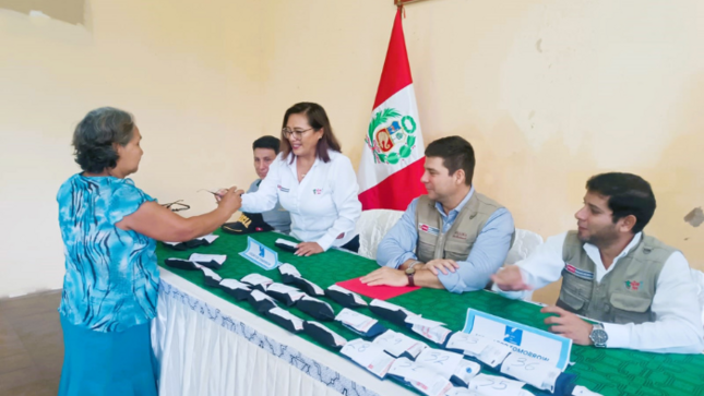 Cancillería Puerto Maldonado entrega lentes de medida a los adultos mayores de sectores vulnerables de Tambopata