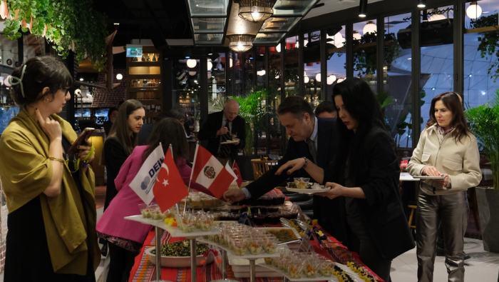 Embajada del Perú en Türkiye presenta en evento empresarial oportunidades de inversión en nuestro país