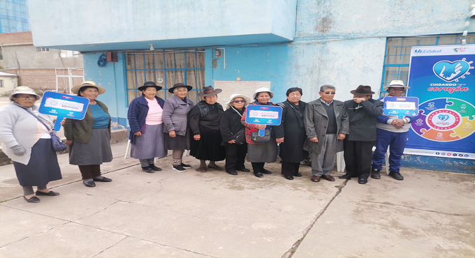 EsSalud Juliaca brinda charlas sobre humanización a adultos mayores del CAM