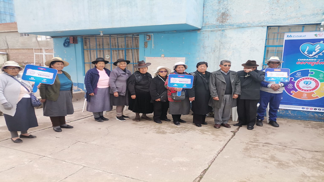 EsSalud Juliaca brinda charlas sobre humanización a adultos mayores del CAM