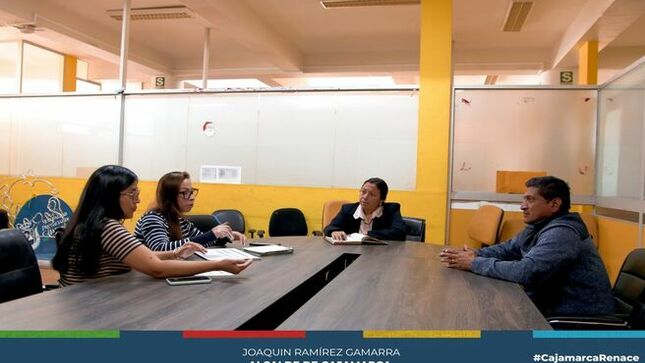 📌La Municipalidad Provincial de Cajamarca y la Dirección Regional de Educación se han unido en un esfuerzo conjunto para prevenir el consumo de drogas entre los estudiantes de la provincia. Mediante reuniones periódicas, ambas entidades han acordado la participación de aproximadamente 400 estudiantes propensos al consumo de drogas en talleres educativos, recreativos y culturales organizados por la municipalidad, con el objetivo de fortalecer sus habilidades cognitivas y su autoestima.
🤝Esta colaboración busca garantizar un impacto positivo en el tratamiento de estos jóvenes y reintegrarlos en la sociedad como miembros valiosos y constructivos.