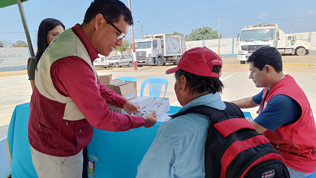 Alcalde de Aucallama inaugura jornada de entrega gratuita de lentes lectura a usuarios de Pensión 65.