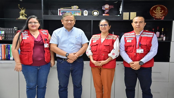 Alcalde y equipo del programa Cuna Más