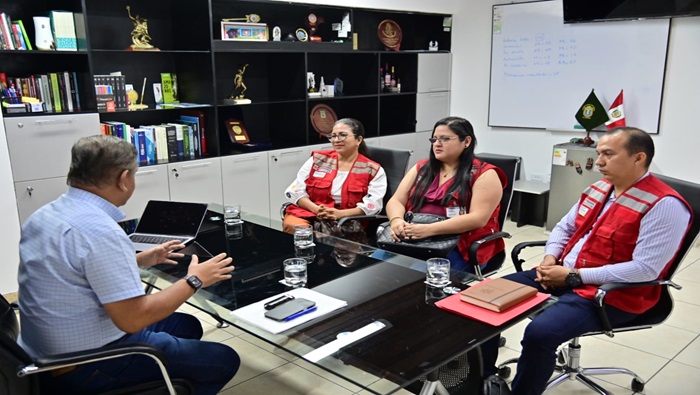 Alcalde y equipo del programa Cuna Más