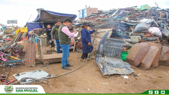 Municipio de San Miguel notifica a comerciantes de artículos de segundo uso en la avenida independencia