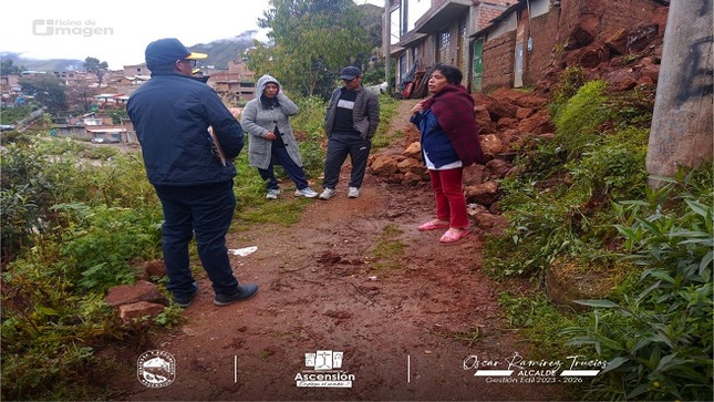 Muros de viviendas desprendidos por las intensas lluvias registradas en los últimos días.