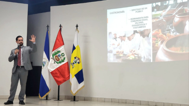 Embajada del Perú en Nicaragua promueve la gastronomía nacional con evento en universidad de Managua