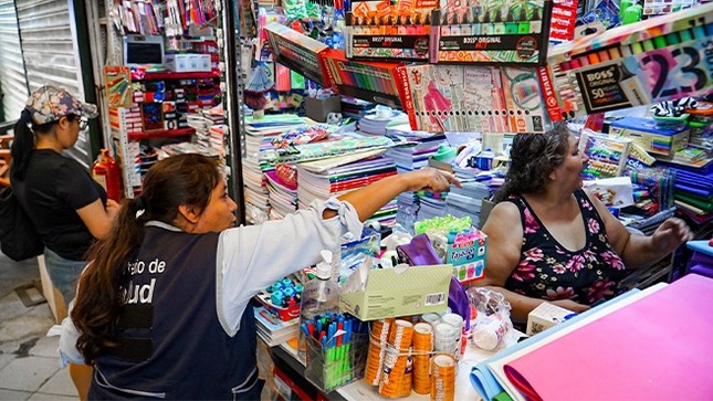 Los útiles escolares que se despinten o emanen malos olores pueden ser dañinos para la salud 