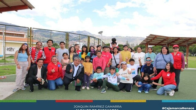 📌La Defensoría Municipal del Niño, Niña y el Adolescente (DEMUNNA) de la Municipalidad Provincial de Cajamarca se complace en anunciar el cierre exitoso del taller gratuito de recreación y actividades psicomotrices destinado a niños con habilidades especiales. El evento de clausura, que tuvo lugar en el parque infantil del complejo Qhapaq Ñan, marca el fin de seis semanas de dedicación y enriquecimiento.
🧩El taller, que contó con la participación activa de 25 niños provenientes de la Asociación de Niños Down, fue diseñado con el objetivo principal de valorar y promover la inclusión de los niños con habilidades especiales en la sociedad.
🧸El programa "Juguemos", desempeñó un papel crucial en el éxito del taller, proporcionando un entorno seguro y estimulante donde los participantes pudieran desarrollarse física y emocionalmente. 