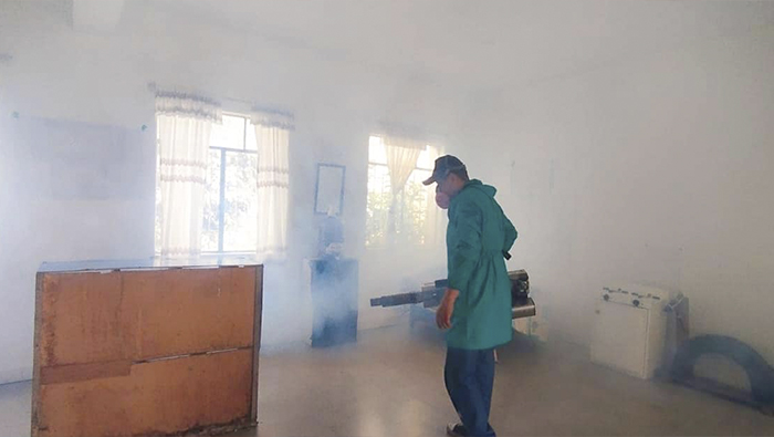 Municipio continúa con las fumigaciones en las instituciones educativas