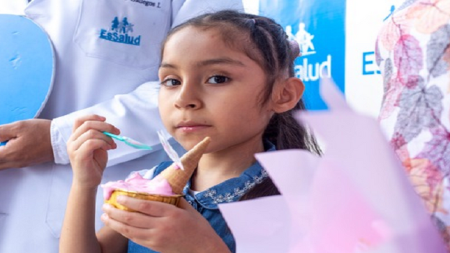 Proeza médica: niña de 8 años come por primera vez gracias a esófago artificial implantado en EsSalud