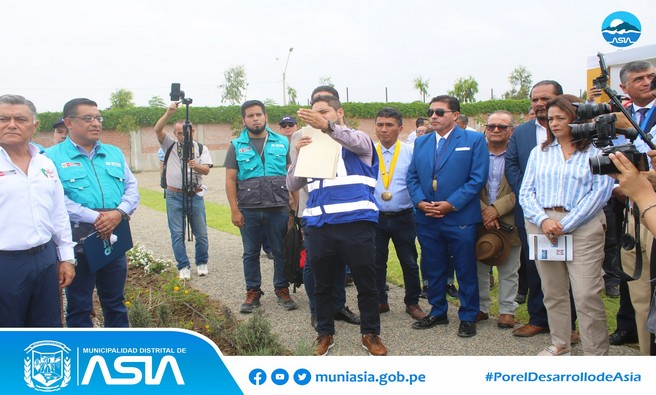 El alcalde distrital Isaias Antonio Alcántara Malásquez, participó en la inauguración de la moderna Planta de Tratamiento de Aguas Residuales (PTAR) en el distrito de Chilca. Además estuvo presente el Viceministro de Construcción y Saneamiento, Jorge Bustamante Albújar; el Gerente General de Emapa Cañete, Dr. Cesar Nieto Serpa, entre otras autoridades locales.
#MunicipalidadDistritalDeAsia
#PorelDesarrollodeAsia
#IsaiasAlcantaraAlcaldedeAsia